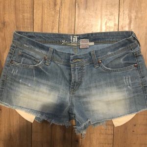 It jeans shorts
